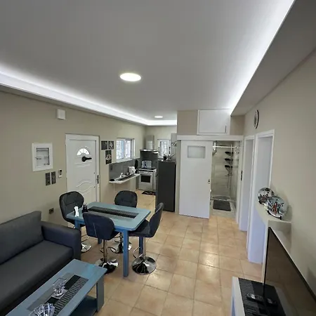 Nicole Vila Katarrakhion