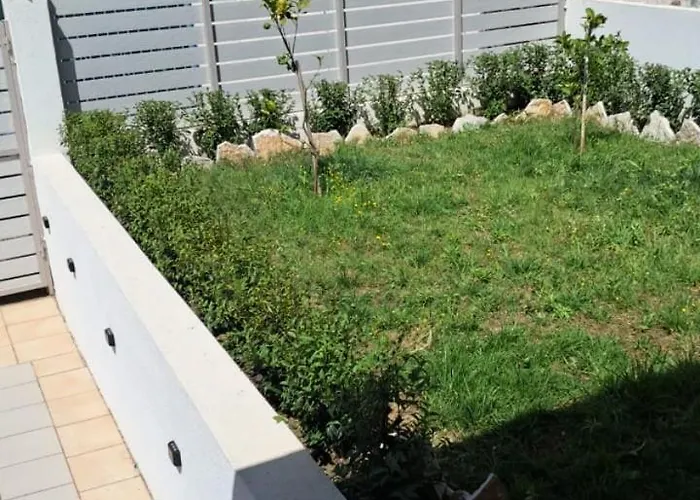 Nicole Villa Katarrakhion