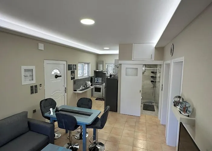 Nicole Villa Katarrakhion